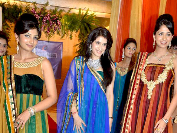 sagarika ghatge unveils new collection by designer nisha sagar 3