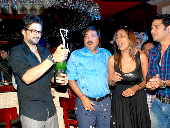 completion party of 200 episodes of tv show maryada lekin kab tak 4
