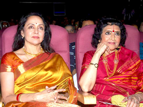 hema malini at vyjayantimala bali tribute concert 7
