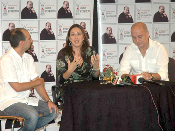 spanish singer maria del mar fernandez at anupam khers actor prepares 4