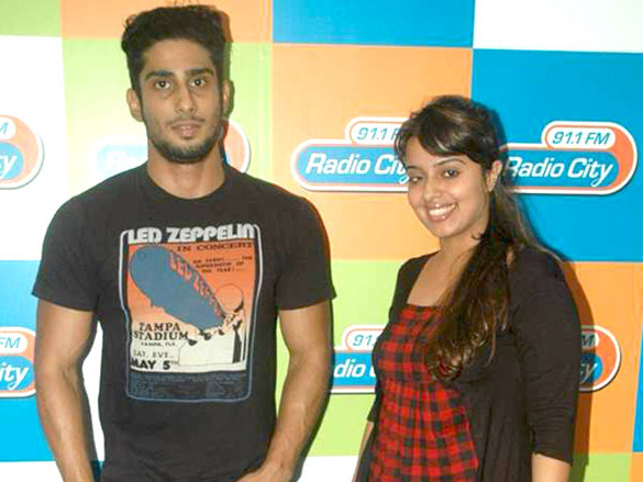 prateik babbar on the sets of radio city 91 1 fm 2