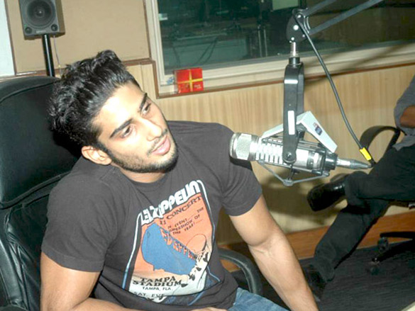 prateik babbar on the sets of radio city 91 1 fm 8