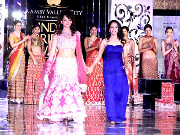 kangna walks for jyotsa tiwari at aamby valley city india bridal week 2011 4