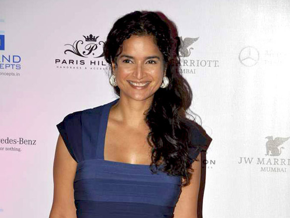 bipasha sushmita and kangna at paris hiltons bash at jw marriott 9