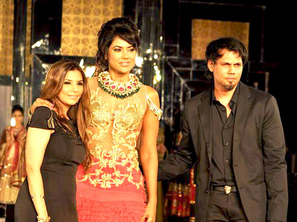 sameera and jackky walk for shane falguni peacock at aamby valley city india bridal week 2011 3