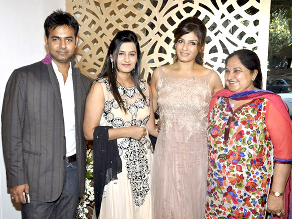 raveena tandon inaugurates the changing room store 2