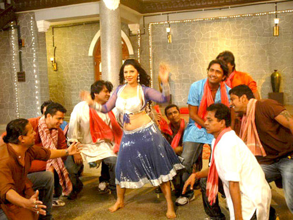 sambhavna sheth shoots an item song for film andha kanoon 2