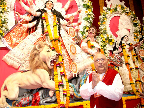 bappi lahiri at north bombay sarbojinik durga puja 7