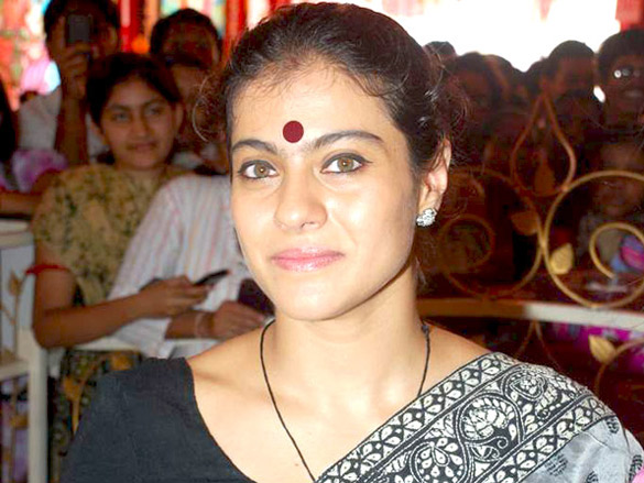 rani and kajol at north bombay sarbojinik durga puja 12