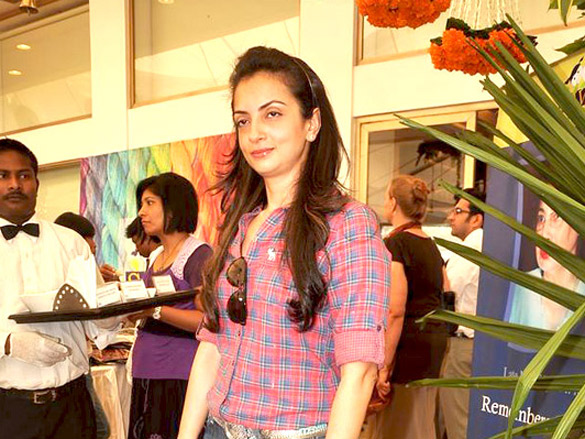 suniel shetty and sophie at araish exhibition 14