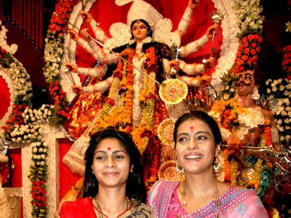 ranbir kapoor kajol and sonu nigam at sarbojinik durga puja 6