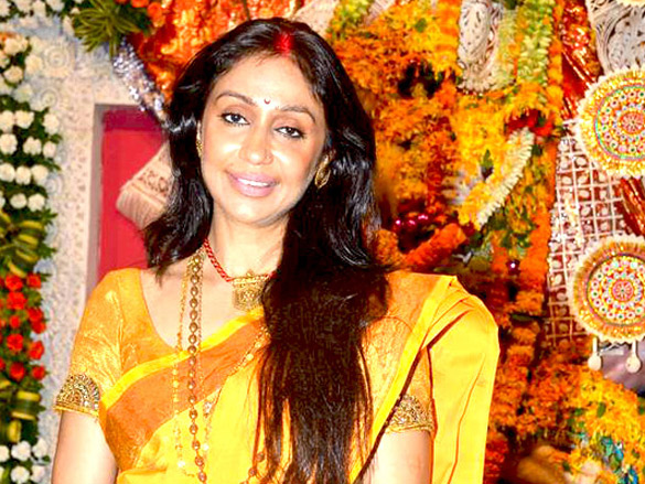 ranbir kapoor kajol and sonu nigam at sarbojinik durga puja 9