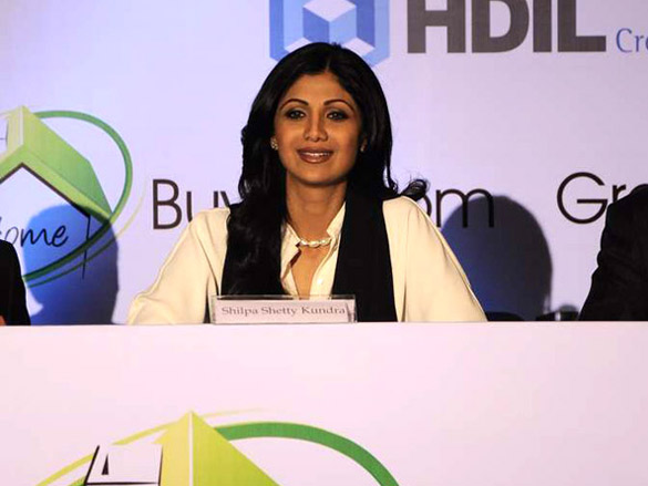 shilpa and raj launch www grouphomebuyer com in association with hdil 4