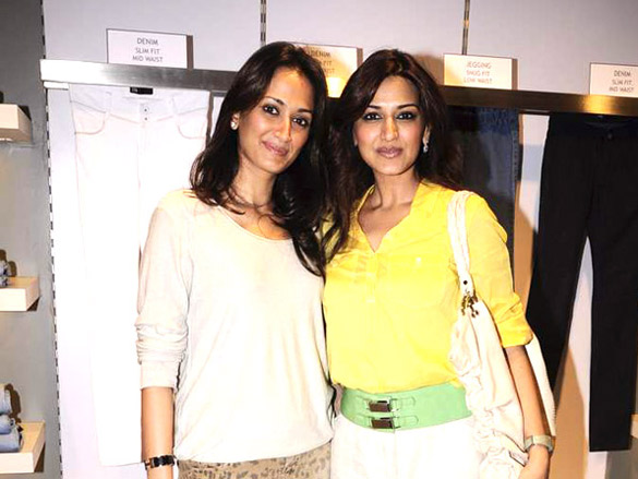 abhishek sonali sameera and eesha at anita dongres cafe launch 5