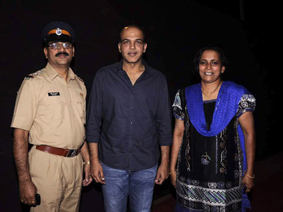 madhuri eesha and urmila at police diwali show 2011 6