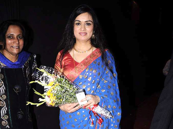 madhuri eesha and urmila at police diwali show 2011 10