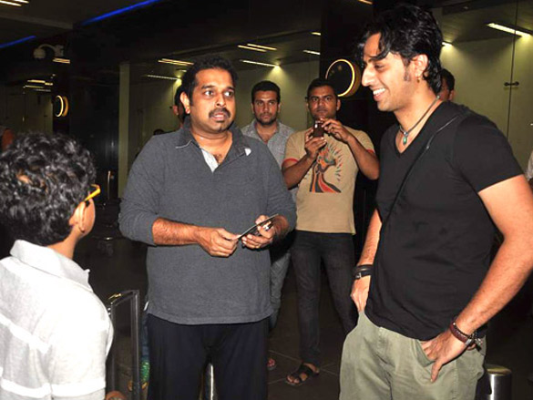vivek and shankar mahadevan snapped at the airport 3