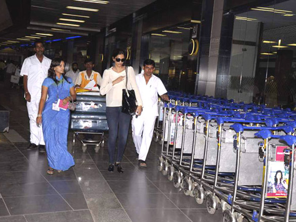 sonam kapoor snapped at the airport 3