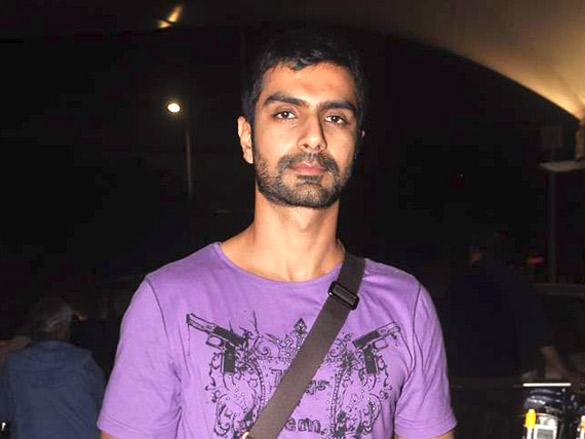 ashmit patel snapped at the airport 4