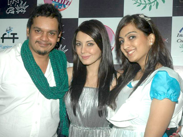 minissha lamba and urvashi sharma at miss malinis bash alice in wonderland 3