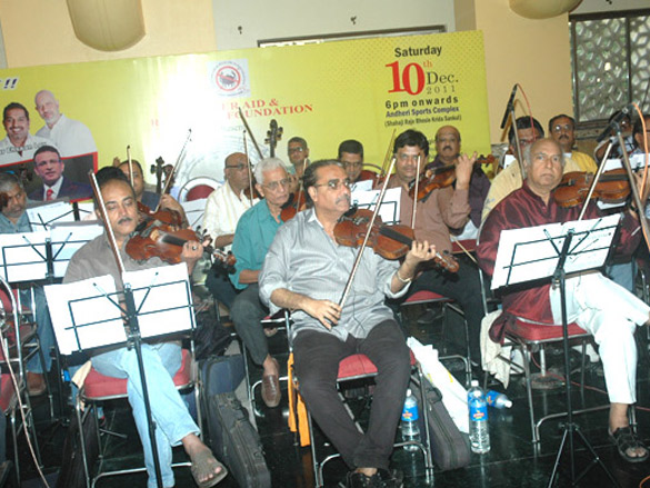 rehearsals for the music heals 2011 with 100 live musicians 4