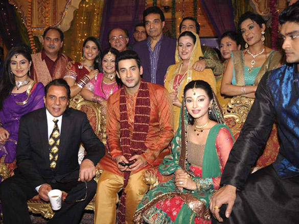 dharmendra on the sets of tv serial sabke sapne saware preeto 2