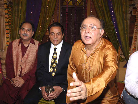 dharmendra on the sets of tv serial sabke sapne saware preeto 9