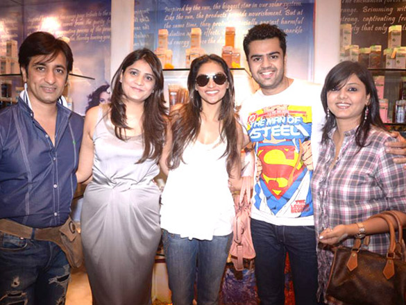 natasha shahs the natures co store launch 4
