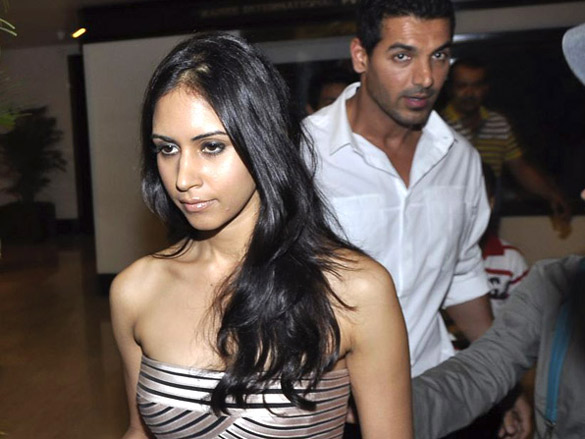 john abraham snapped with his new girlfriend 2