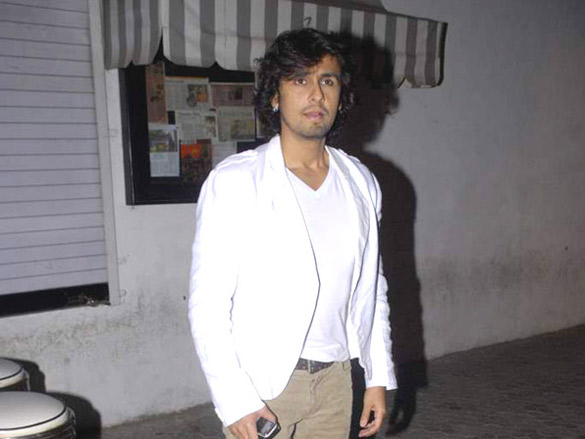 sonu nigam at blue frog gig 2