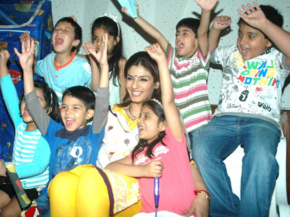 raveena tandon at childrens day celebrations 4