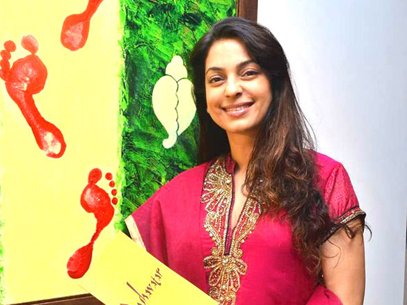 juhi chawla at bharat tripathis art exhibition 6