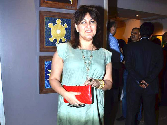 juhi chawla at bharat tripathis art exhibition 10