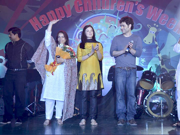 shiney and urvashi at manali jagtaps umeed show for children 2