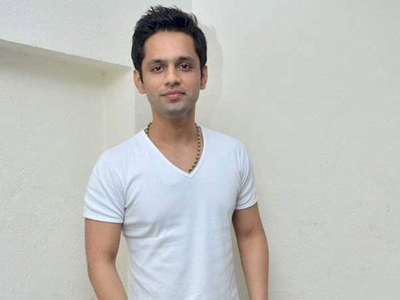 shiney and urvashi at manali jagtaps umeed show for children 11