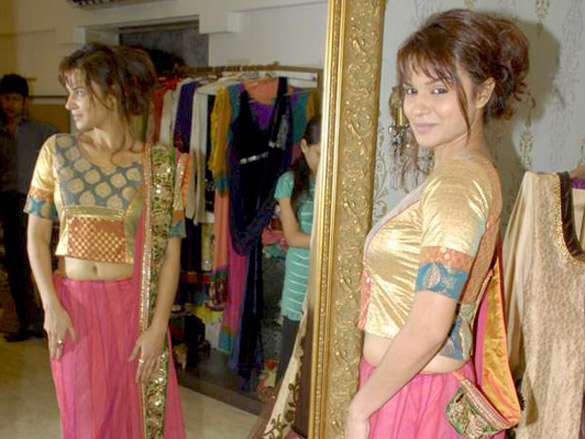 ammy billimoria dresses up aashka goradia 5
