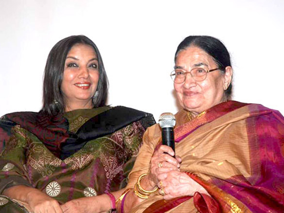 shabana azmi and gulzaar at javed siddiquis roshandan book launch 4