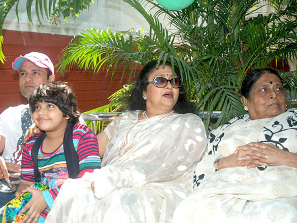 kishore kumars family gathers for ruma devis birthday 6