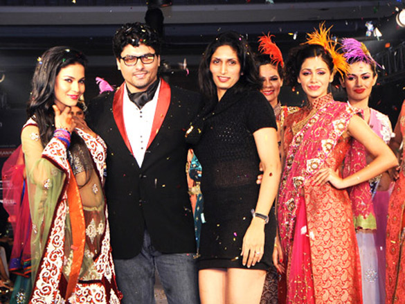 veena malik walks for riyaz and reshma gangji bridal line 2