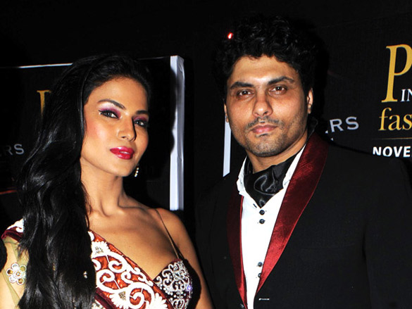 veena malik walks for riyaz and reshma gangji bridal line 3