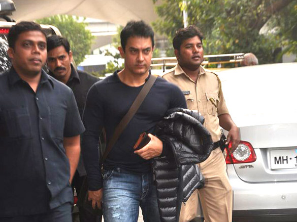 aamir khan snapped in a pensive mode at airport 6