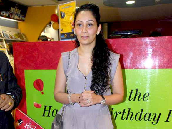 manyata dutt with her kids at hamleys birthday bash 3