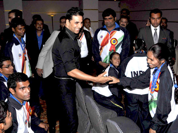 akshay kumar visits vadodara for khel mahakumbh 2011 sports event 10