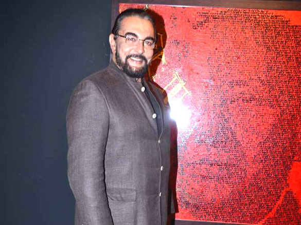 pooja bedi kabir bedi tanuja and rageshwari at jaideep mehrotra art event 4
