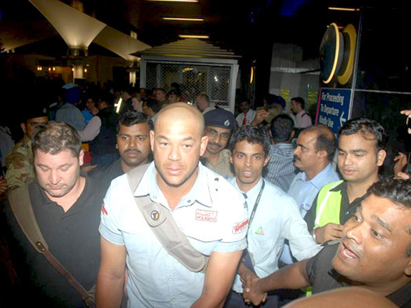 andrew symonds snapped at airport 4