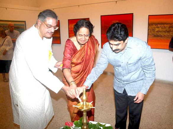 ananya banerjee at prafulla dhanukars art event 2