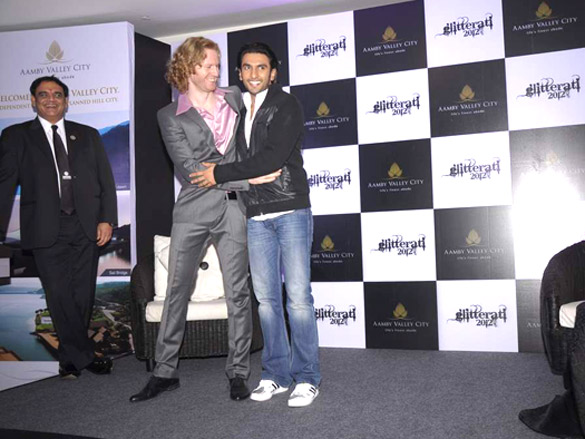 ranveer singh at sahara star new years bash press meet 4