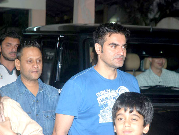 salman and his family watch mission impossible ghost protocol 6