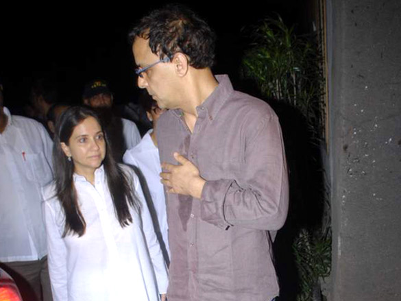 bollywood pays respect at dev anands prayer meet 13