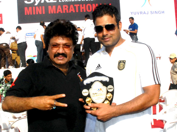gurudas kamat flagged off 8th mini marathon 2011 at lokhandwala 6